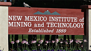 Image of the New Mexico Tech welcome sign.