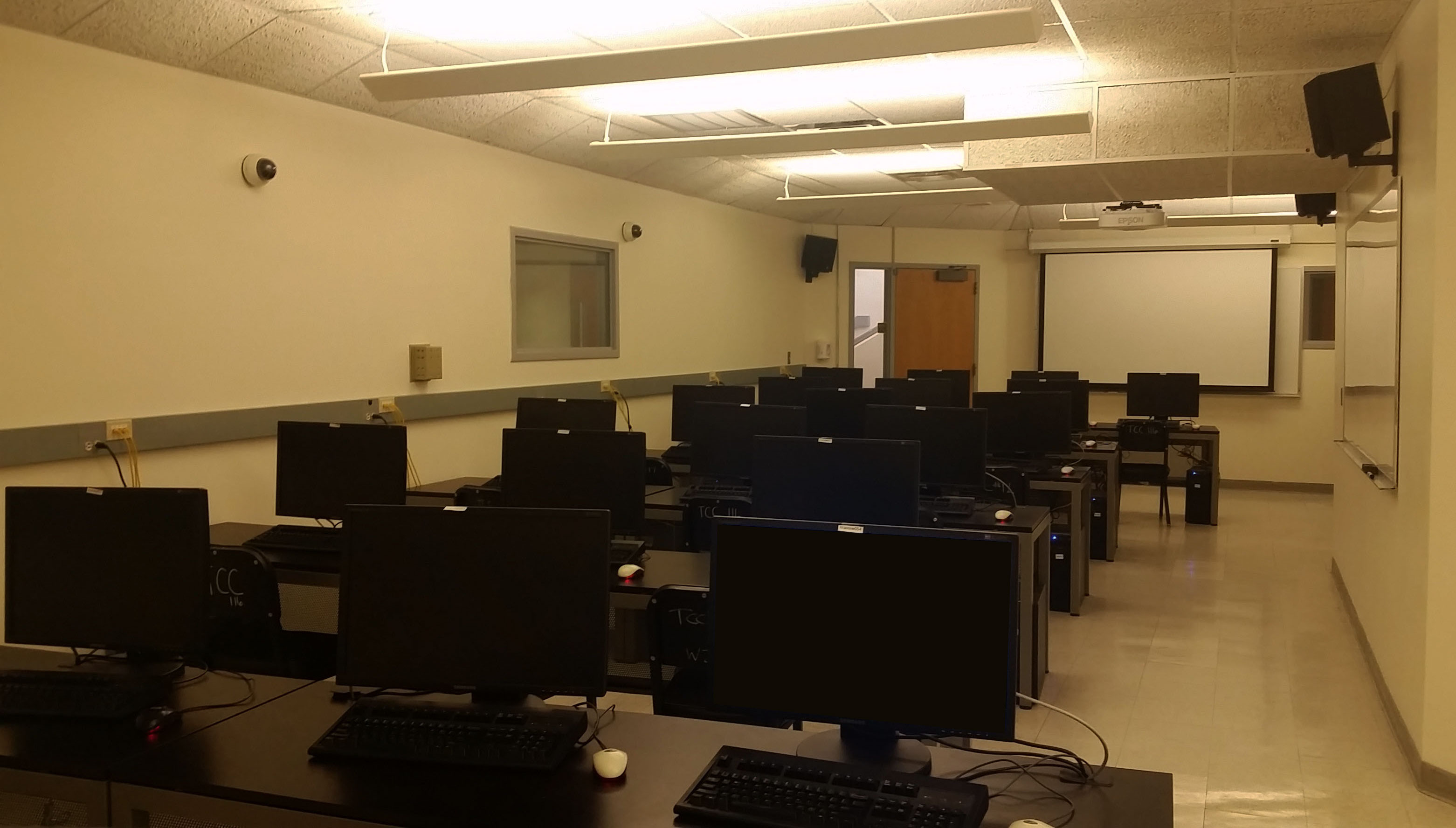 Picture of ITC's academic lab in Speare 5