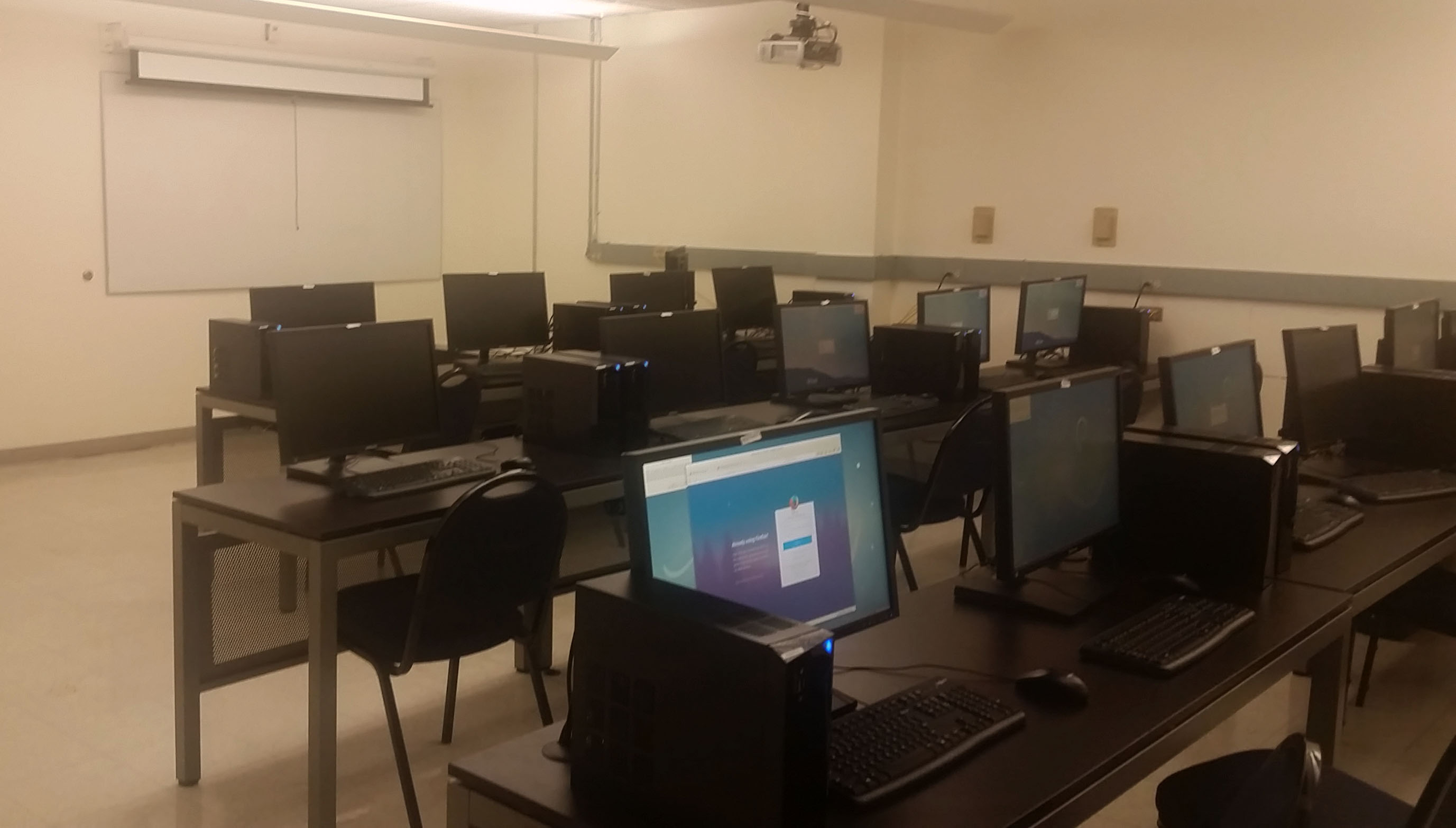Picture of ITC"s academic lab in Speare 9