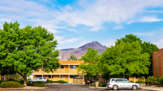 Image of Mountain Springs Apartments.