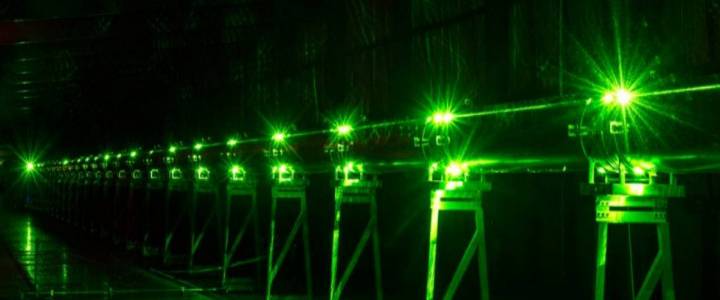 Physics Experiment with Green Laser